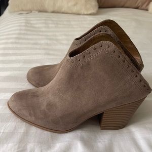 NWOT Suede booties
